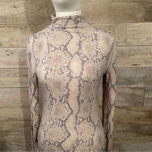 Aritzia Babaton women's snakeprint stretchy mock neck long top in size x-small